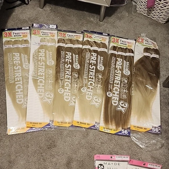 6 Packs Freetress 56" braiding hair 6 packs - Picture 2 of 5